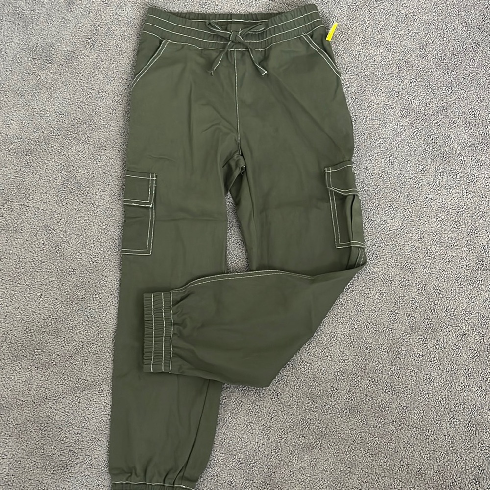 Girls size L brand new green Tillys pants. Full tilt brand.